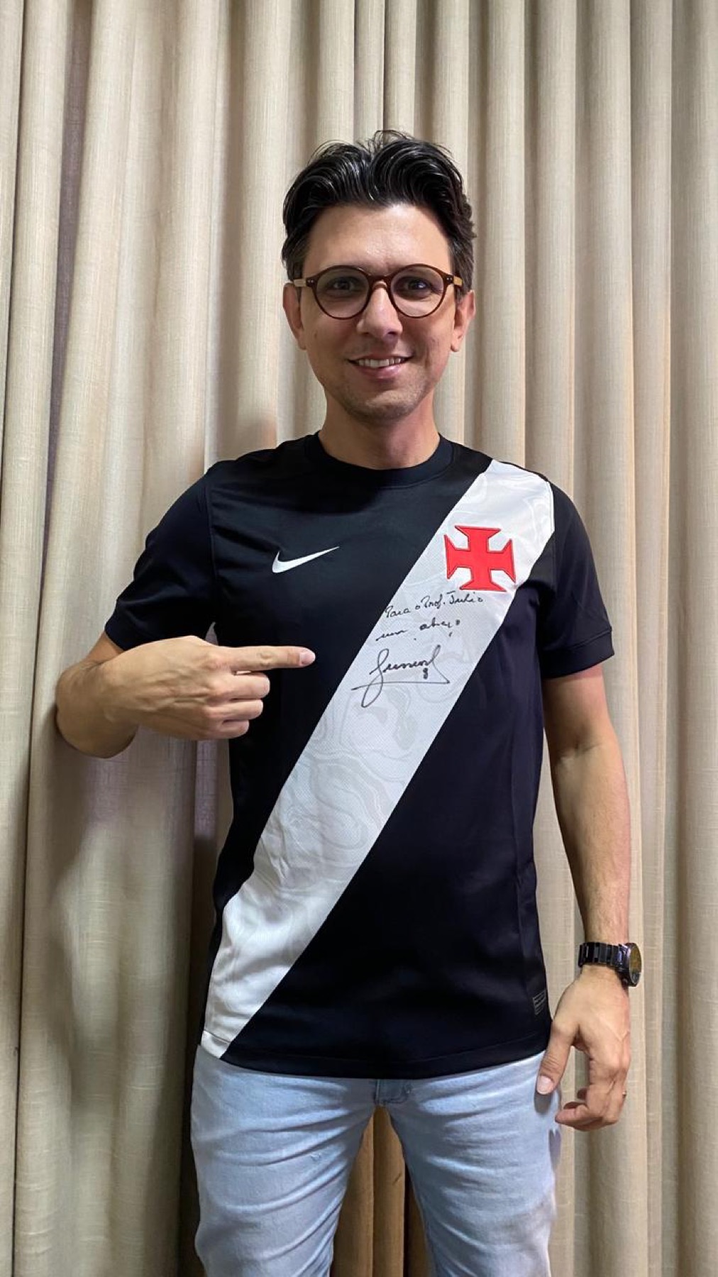 Julio Rodrigues com apoiadores